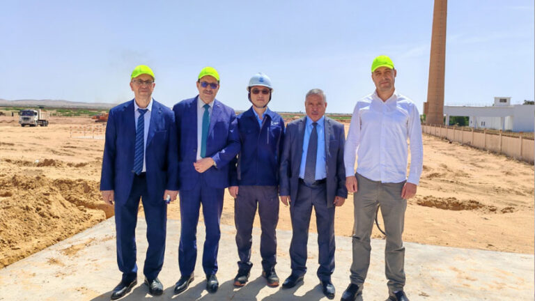 Visite de travail au centre de recherche nucléaire de Birine.